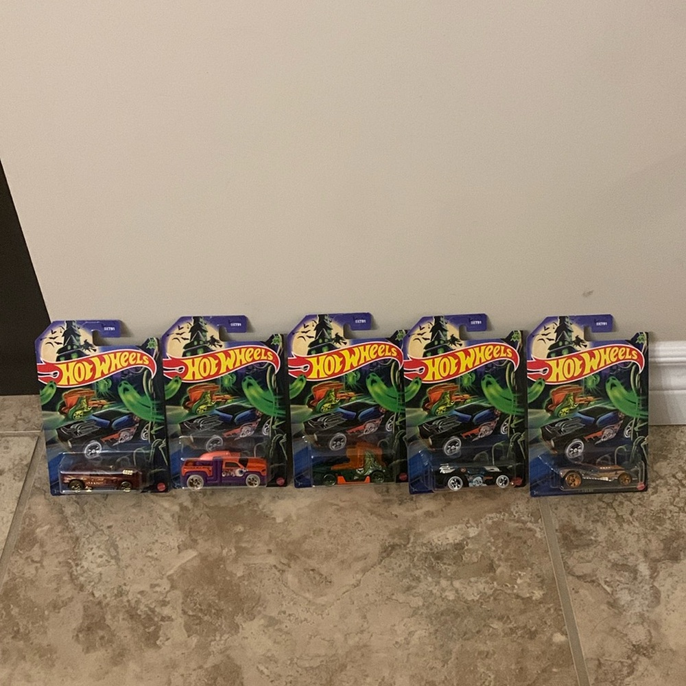 Hot Wheels NEW Halloween 2025 5 car set Collection DXT91 Hollowback Cul8r